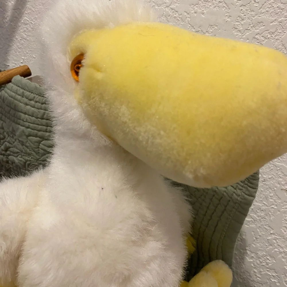 SUGAR LOAF Vtg 1992 “Pelican Plush Toy w/Brown Eyes” Size 12” Yellow/White EUC